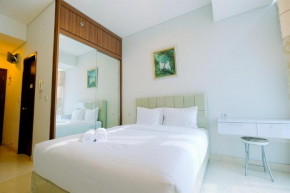 Best Emerald Studio Room Apartment at Capitol Park Residence By Travelio